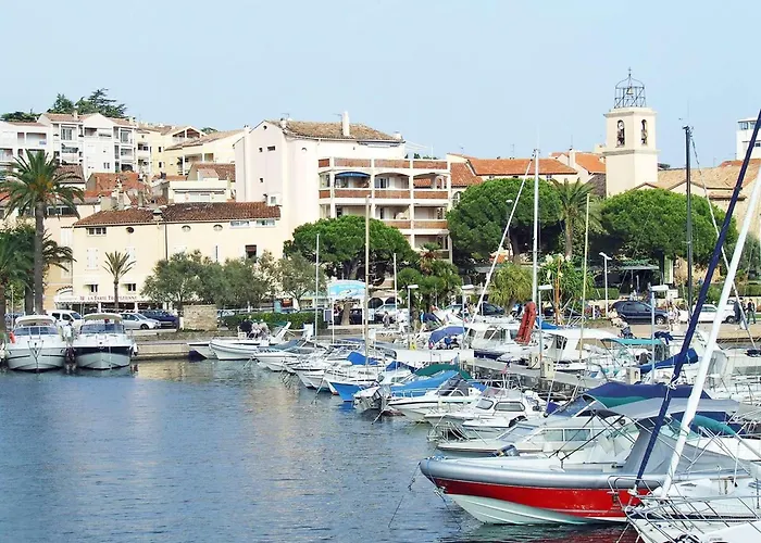 Апартаменти Sainte-maxime: Mezzanine 4 Couchages A 50m De La - Fr-1-226-547 Сент-Максім