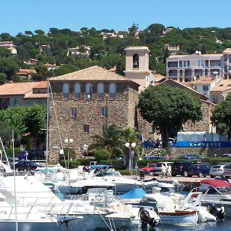 Sainte-maxime: Mezzanine 4 Couchages A 50m De La - Fr-1-226-547 * Sainte-Maxime