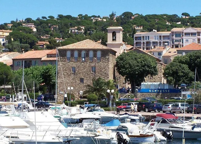 Sainte-maxime: Mezzanine 4 Couchages A 50m De La - Fr-1-226-547 * Sainte-Maxime