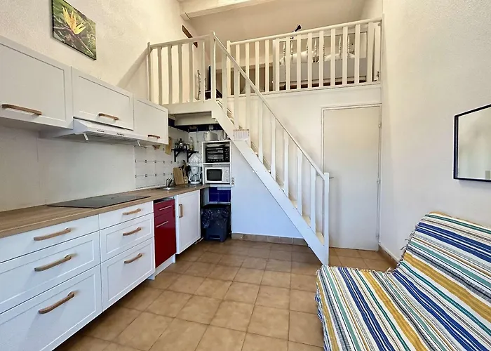 Sainte-maxime: Mezzanine 4 Couchages A 50m De La - Fr-1-226-547 * Sainte-Maxime